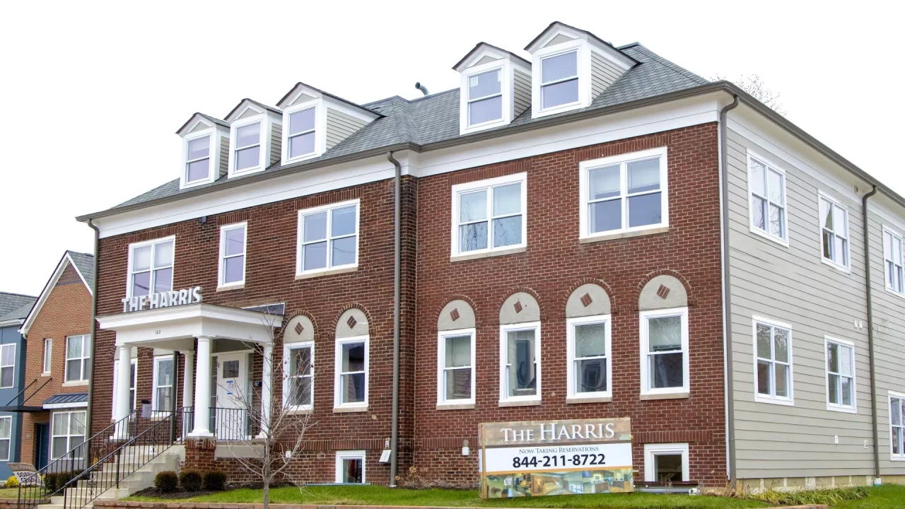 Photo 3 of 162 North Ohio Avenue